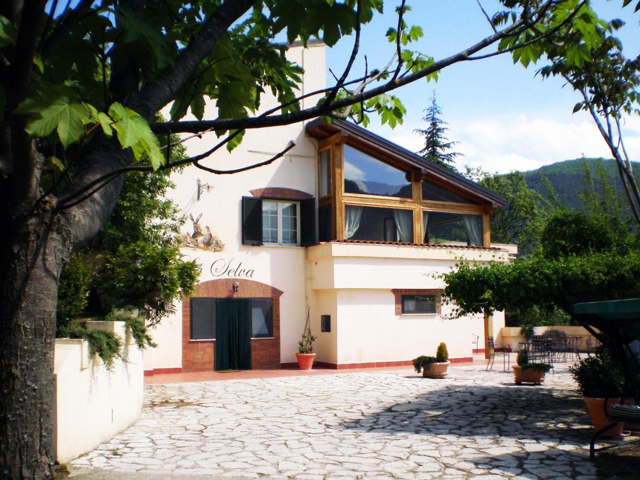 Agriturismo La Selva รีเอติ ภายนอก รูปภาพ